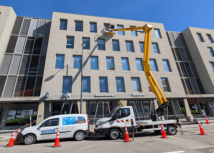 installation de films de protection solaire à effet miroir argent 05